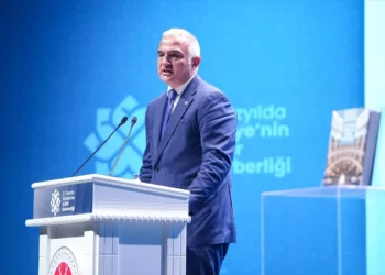 Bakan Ersoy Son Rakamı Açıkladı: İstanbul’da 9 Ayda 13,5 Milyon Turist!