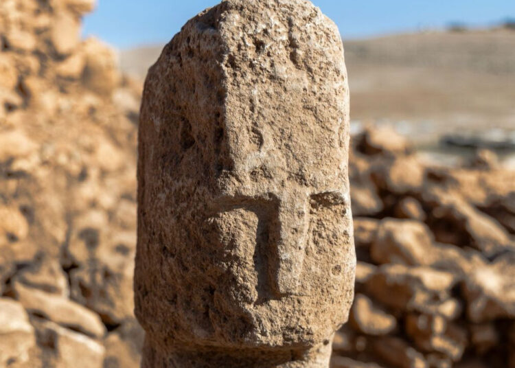 Tarihi Yeniden Yazan Keşif: Karahantepe’de 12.000 Yıllık İnsan Yüzlü Dikilitaş Bulundu