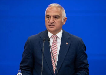 Turizmde Rota Şaşmadı: Türkiye 64 Milyar Dolarlık “Tarihi Hedefe” Koşuyor!