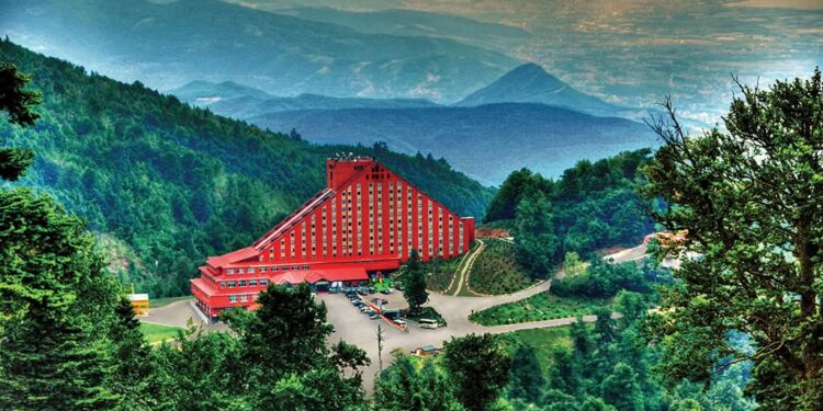 Kartepe Zirvesi’nde Ruhsat Krizi: Ünlü Otelin Kapısına Kilit Vuruldu